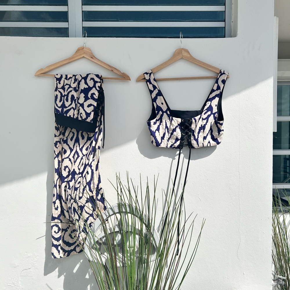 Chic Navy and White Ikat Crop Top and Pants Set